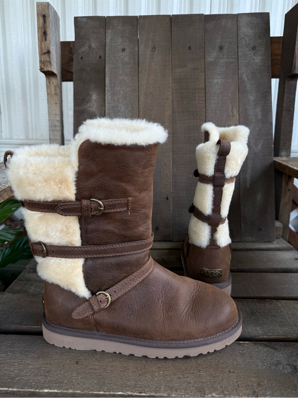UGG Rare Becket Chestnut Leather Triple Buckle Boots Sz 6 - Bratz Y2K Aesthetic
